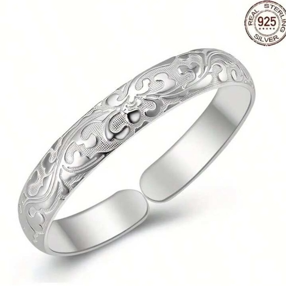 ANOUSHA STATEMENT BRACELET - Picture 2 of 13